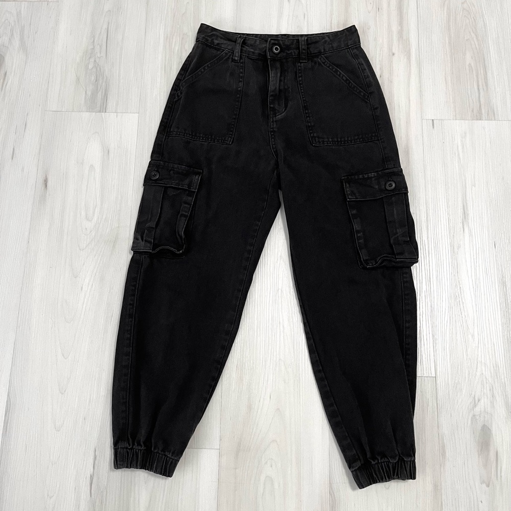 NWOT Petite High Waisted Black Denim Flap Pocket Cropped Ankle Cargo Pants